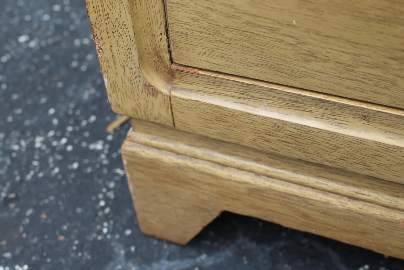 1960's Modern Light Toned Wood 12 Drawer Standard Dresser. Unique Hardware - 9