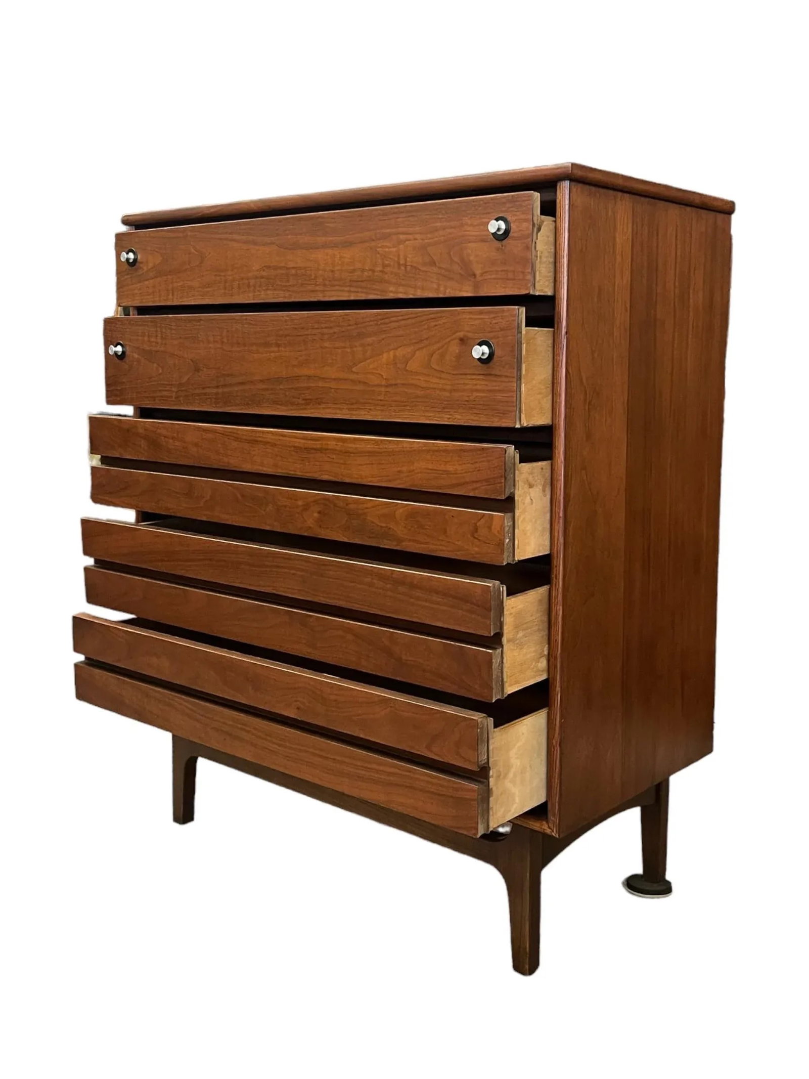 1970s Vintage Mid Century Modern 5 Drawer Dresser by Stanley Dovetail Drawers - 5