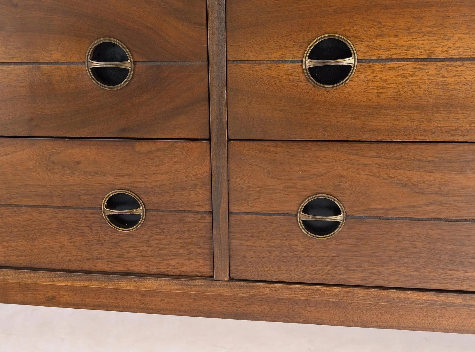Danish Mid Century Modern 6 Drawers Walnut Double Dresser Credenza Round Pulls - 9