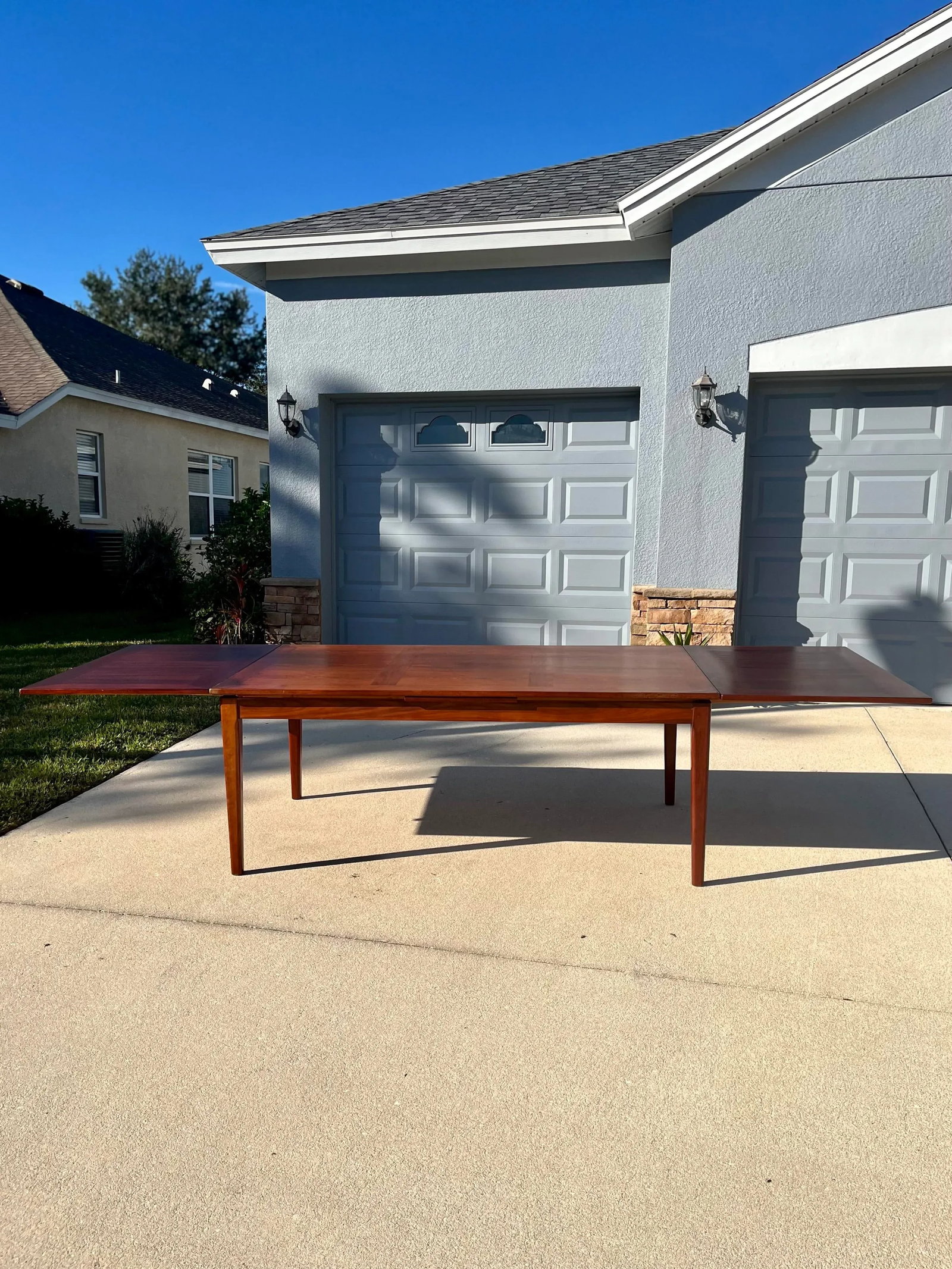 Mid Century Two-Toned Rosewood Extendable Dining Table for a Feast | by Skovby - 6