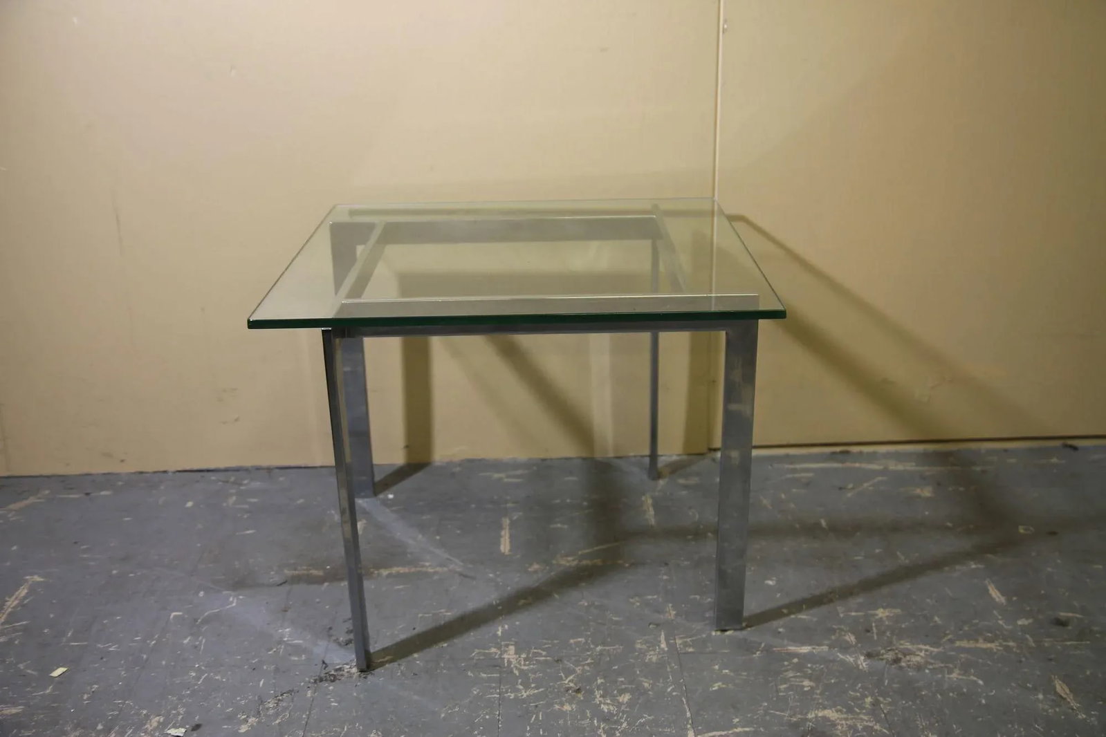 1970s Chrome and Glass Side Table in the Manner of Milo Baughman - 3