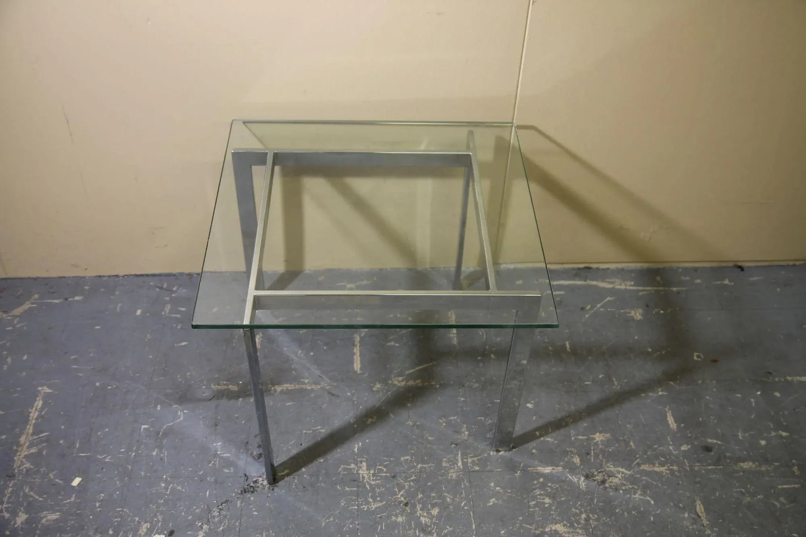 1970s Chrome and Glass Side Table in the Manner of Milo Baughman - 4