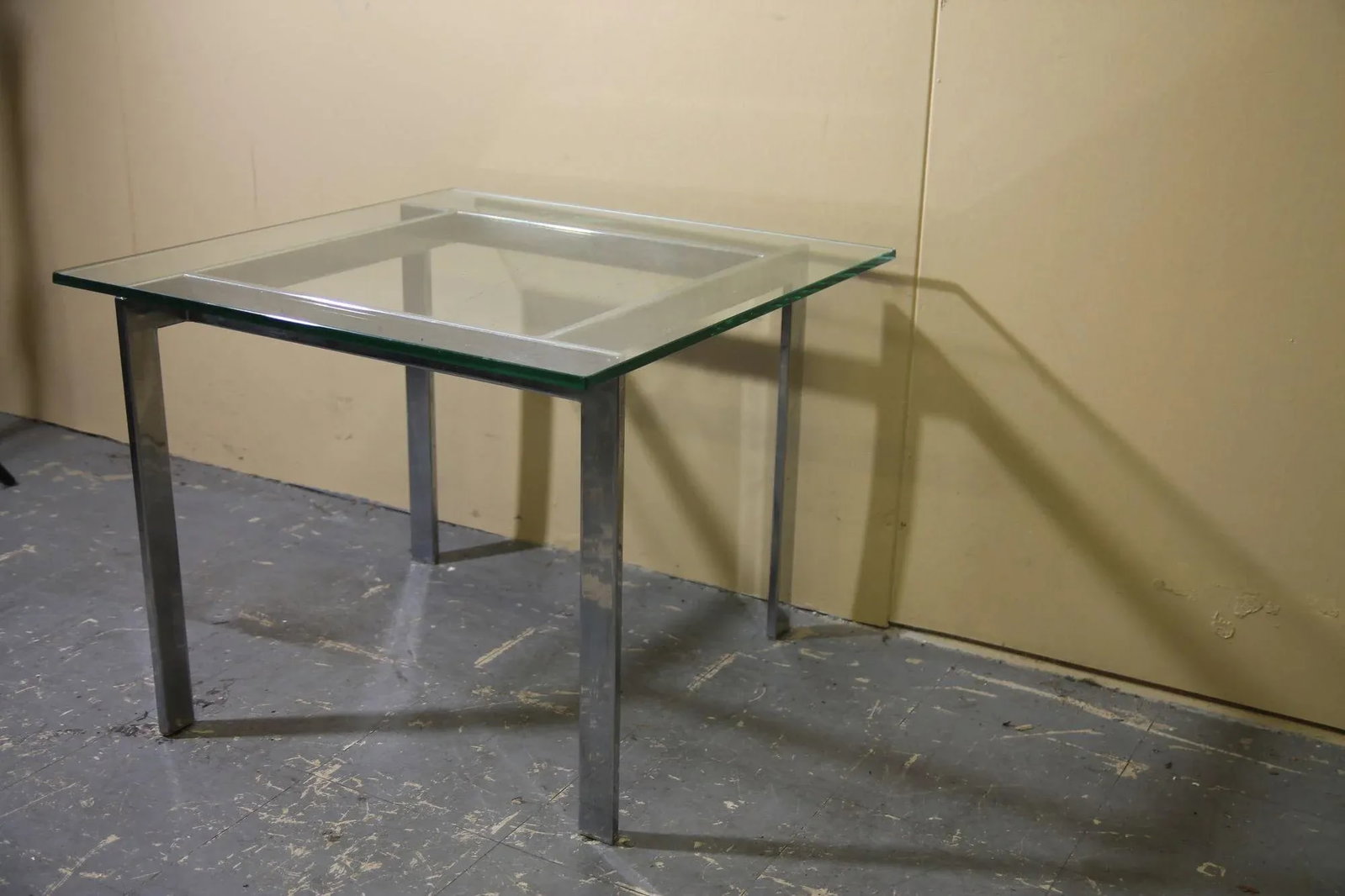 1970s Chrome and Glass Side Table in the Manner of Milo Baughman - 5