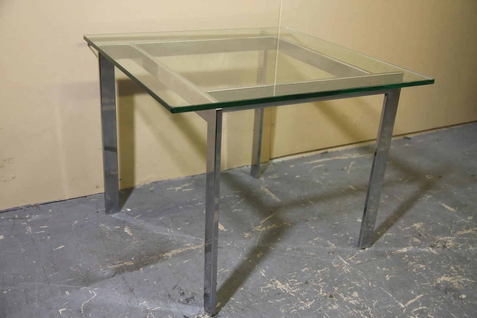 1970s Chrome and Glass Side Table in the Manner of Milo Baughman - 6