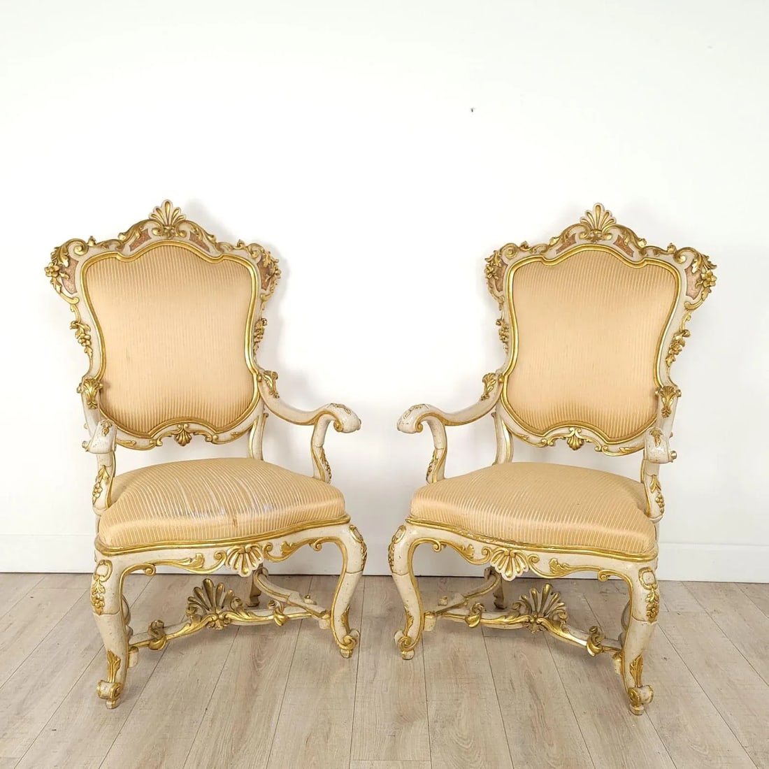 Bespoke Pair of Venetian Armchairs, Circa 1980 - 3