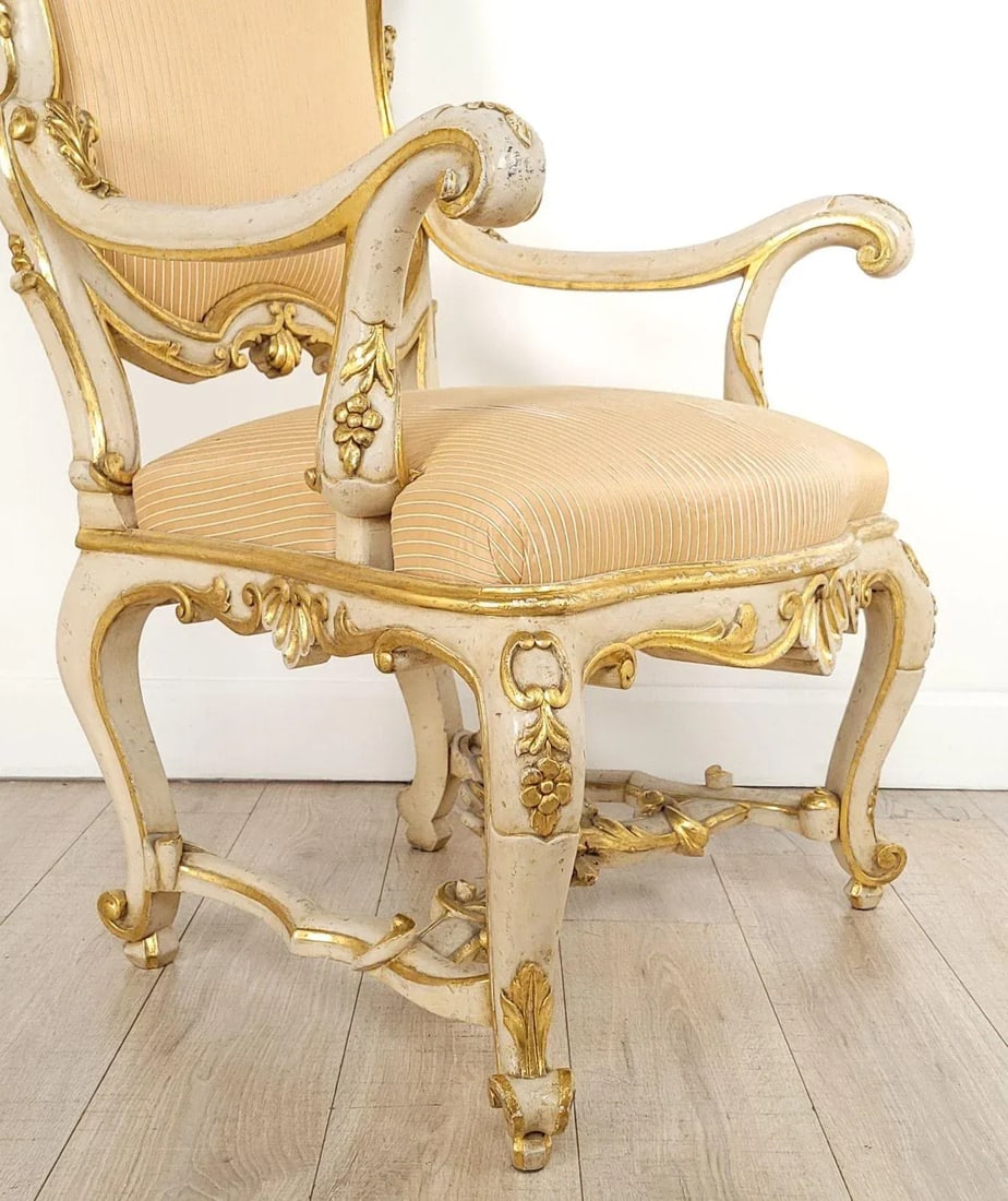 Bespoke Pair of Venetian Armchairs, Circa 1980 - 9