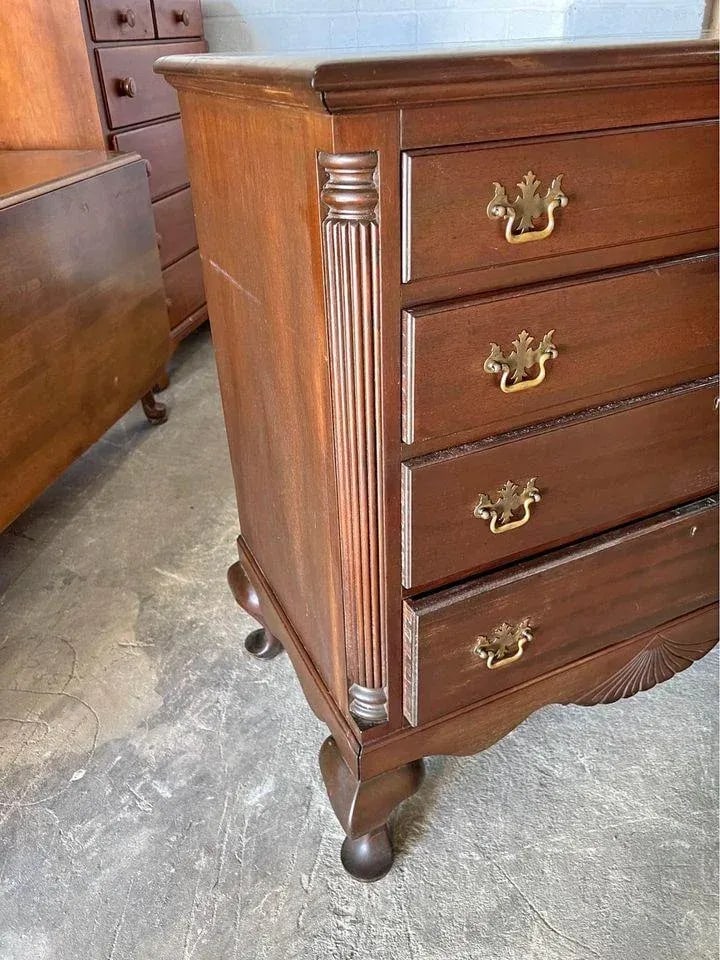 Vintage Queen Anne Style Mahogany Chest of Drawers. - 2