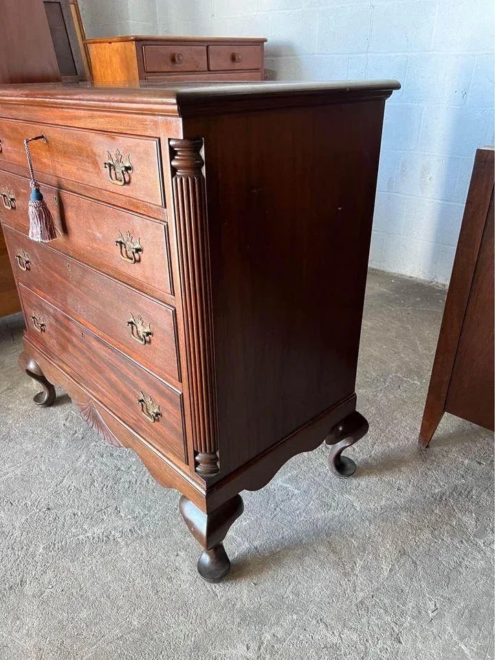 Vintage Queen Anne Style Mahogany Chest of Drawers. - 3