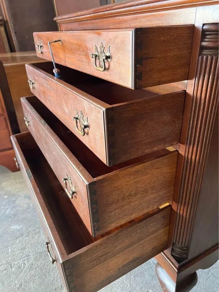 Vintage Queen Anne Style Mahogany Chest of Drawers. - 7