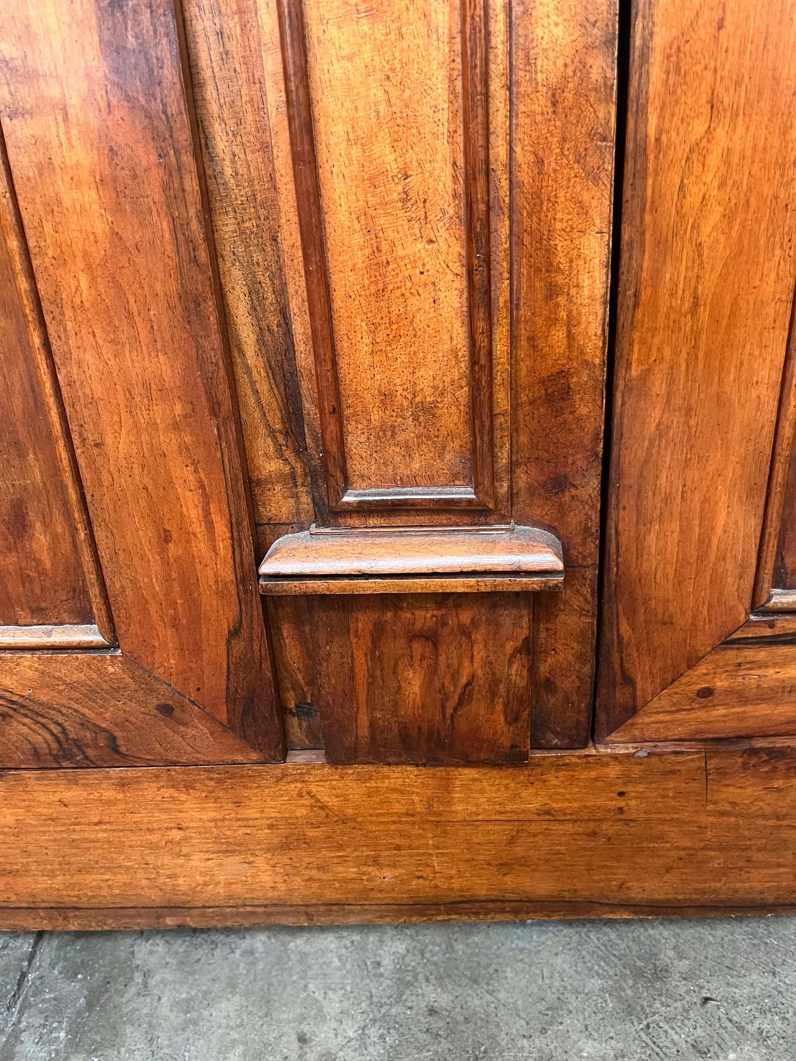 Early 19th Century French Walnut Chateau Armoire - 7