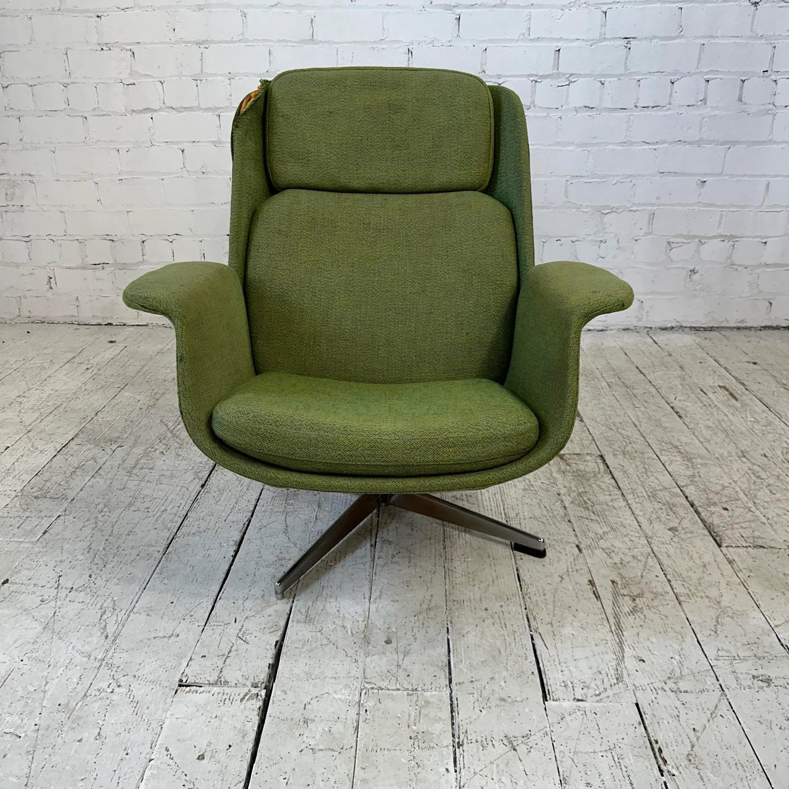 Stending Swivel Lounge Chair - 2