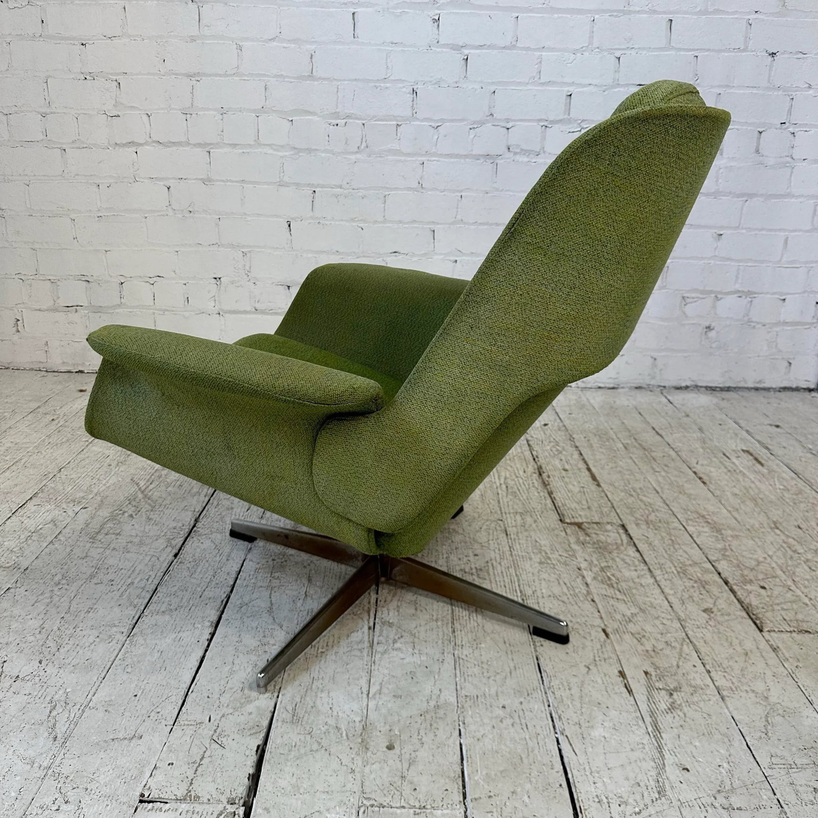 Stending Swivel Lounge Chair - 7