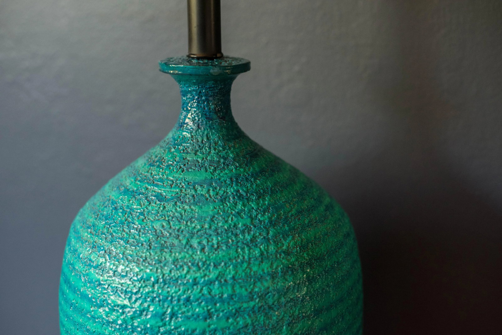 Mid Century Ceramic Pottery Glazed Accent Table Lamp - 5