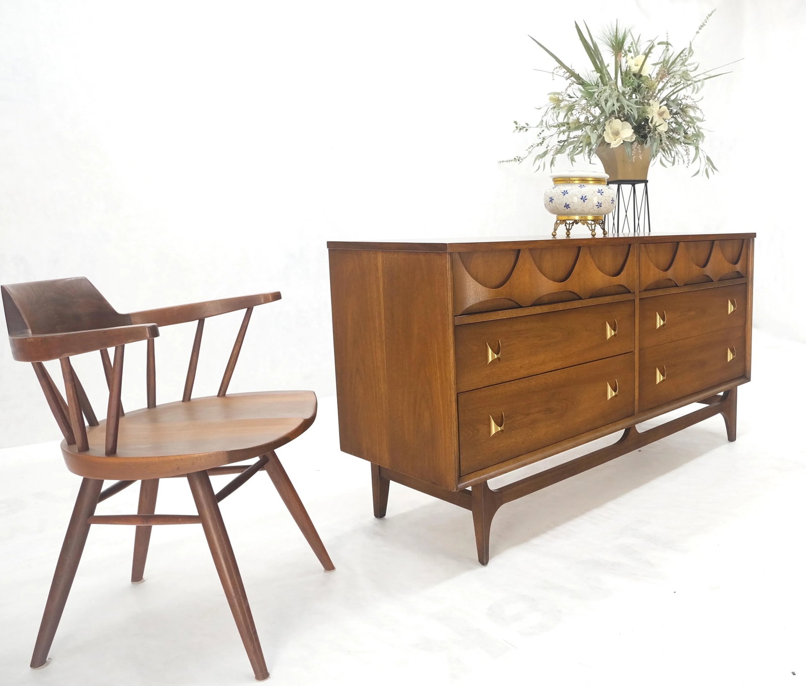 Brasilia Mid Century Modern Walnut 6 Drawer Long Credenza Dresser - 9