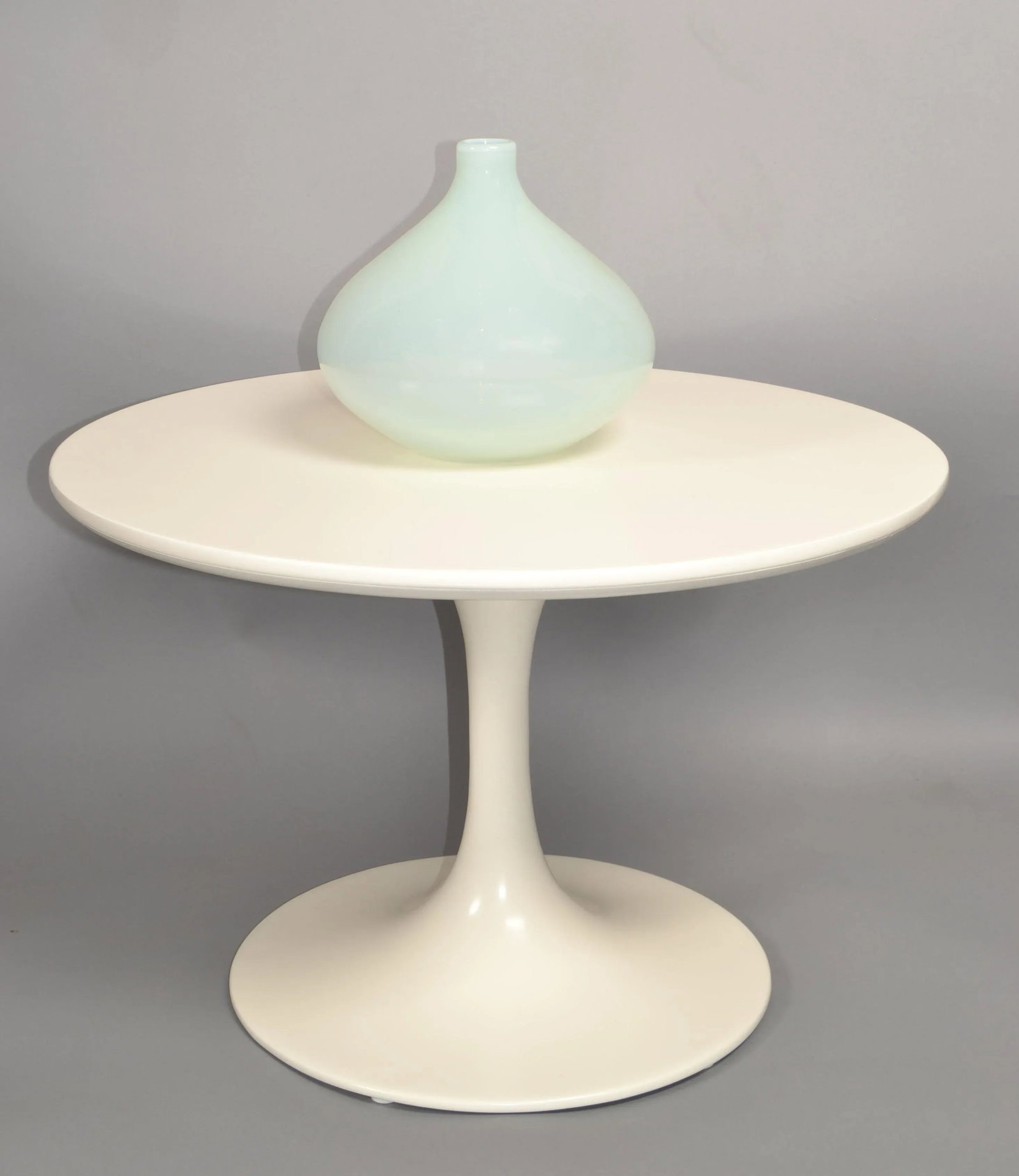 1960s Vintage Eero Saarinen Style Off White Tulip Base Coffee Table Attributed to Knoll - 2