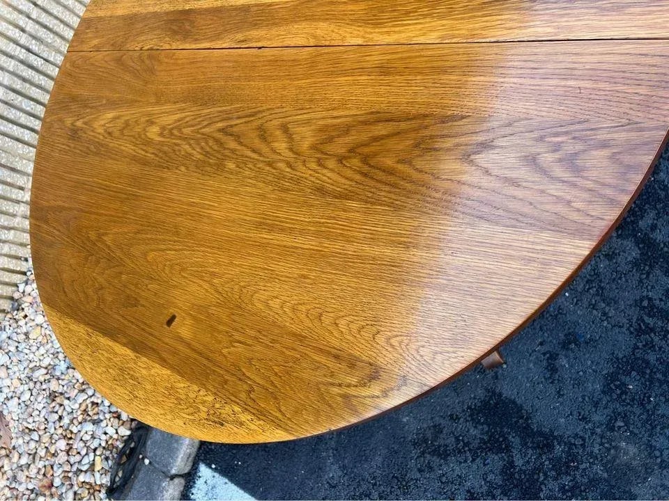 Antique Oak Mission Style Pedestal Round Dining Table With Leaf. - 4