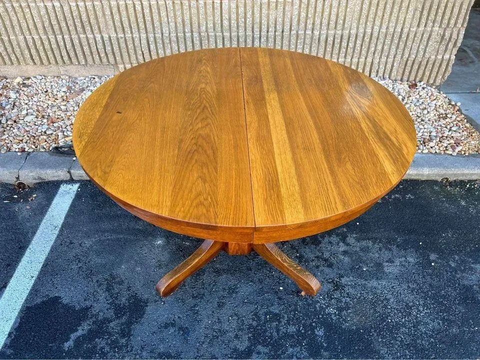 Antique Oak Mission Style Pedestal Round Dining Table With Leaf. - 6