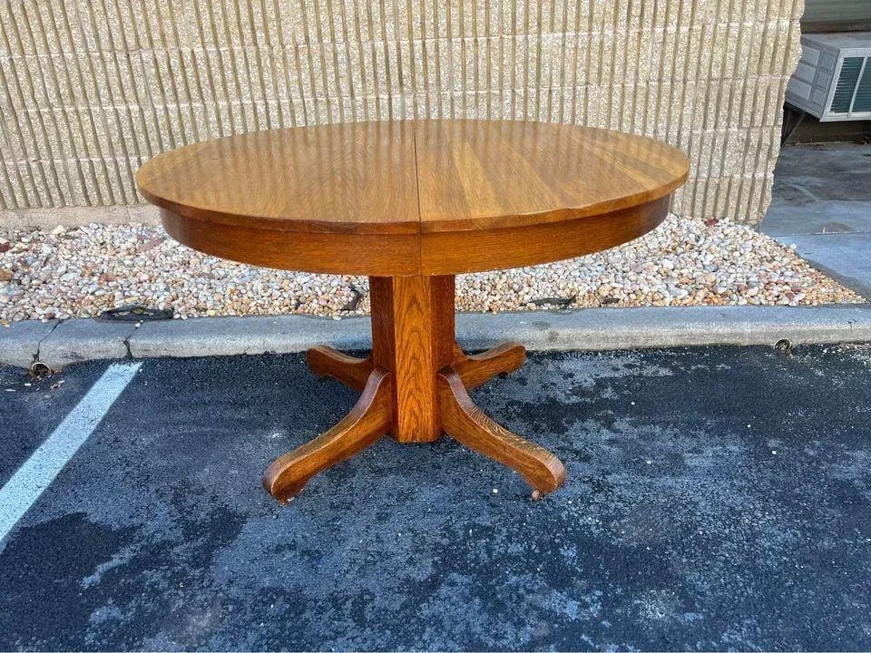 Antique Oak Mission Style Pedestal Round Dining Table With Leaf. - 9