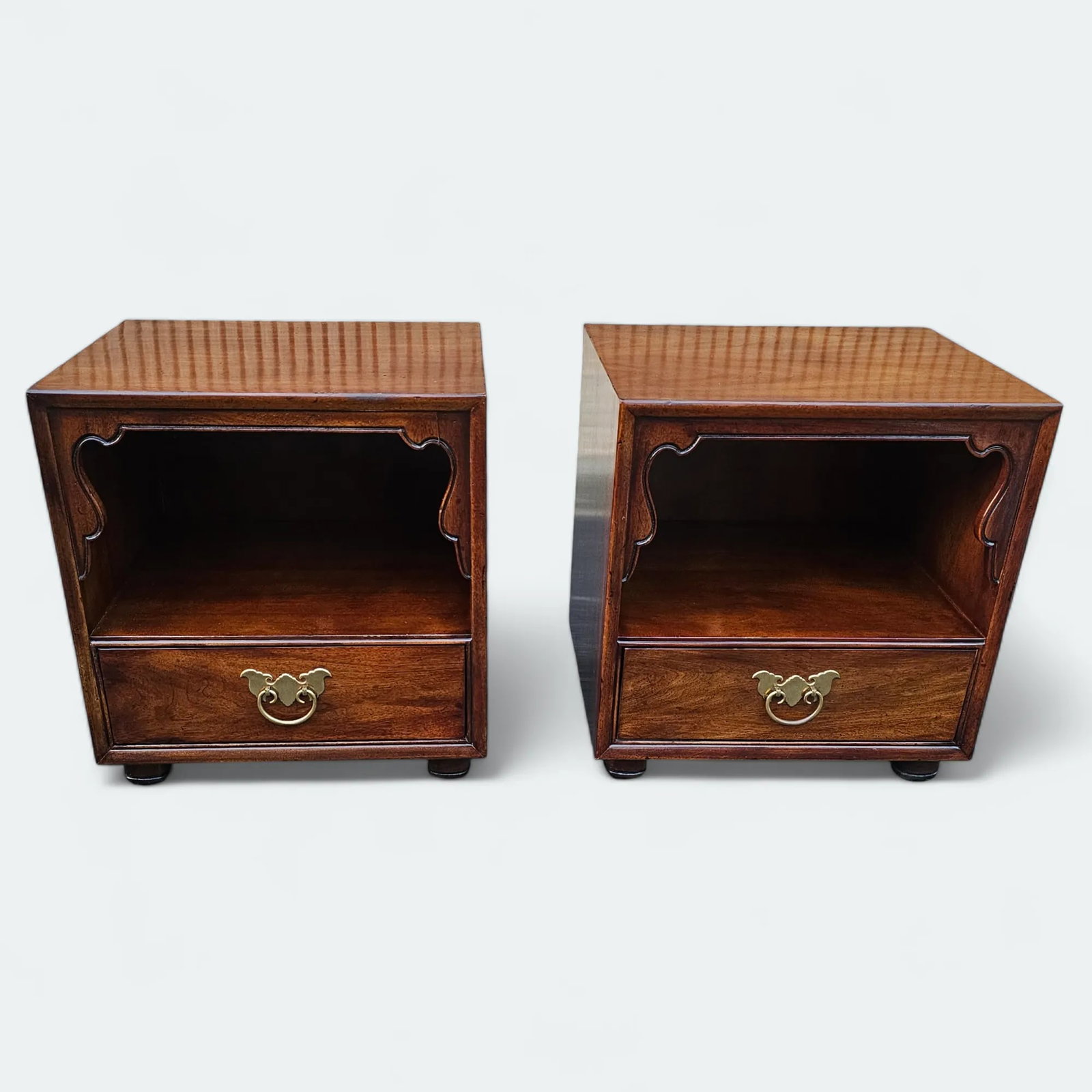 Vintage Pair of Henredon Chinoiserie Nightstands - 2