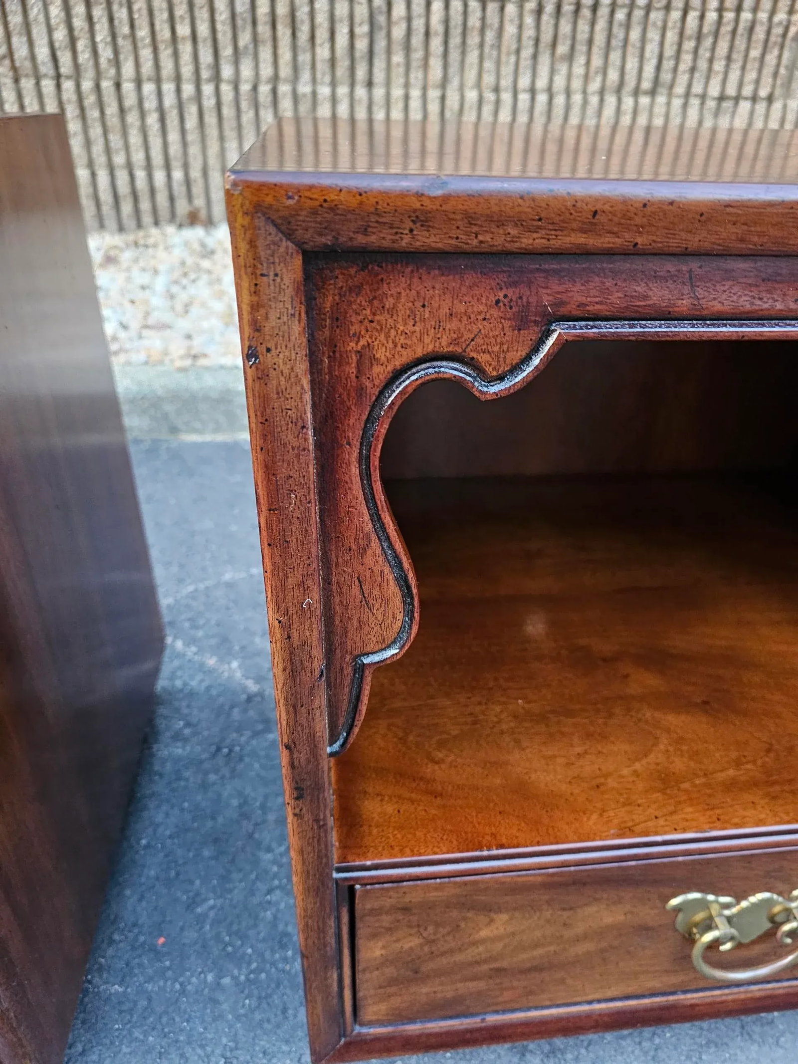 Vintage Pair of Henredon Chinoiserie Nightstands - 4