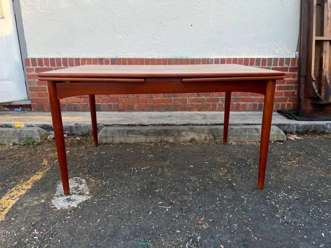 Mid Century Danish Teak Pull Out Dining Table. In the Manner of Ib Kofod Larsen. (1960s) - 2