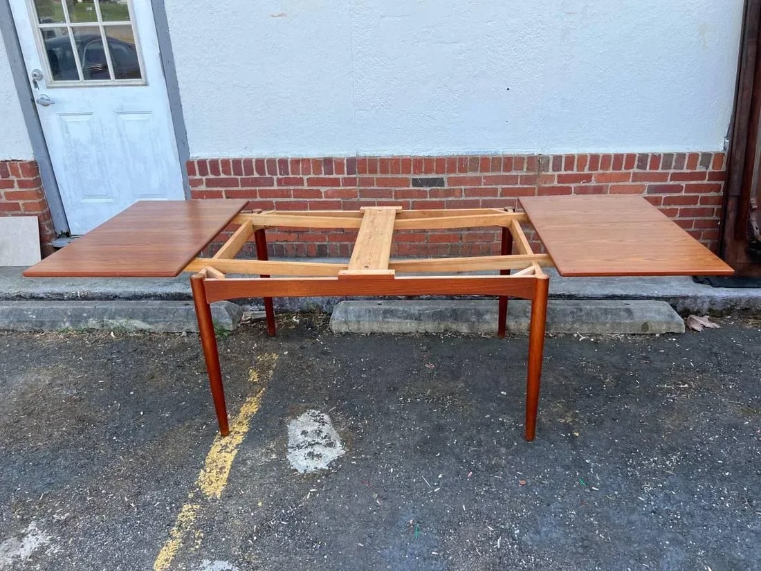 Mid Century Danish Teak Pull Out Dining Table. In the Manner of Ib Kofod Larsen. (1960s) - 3