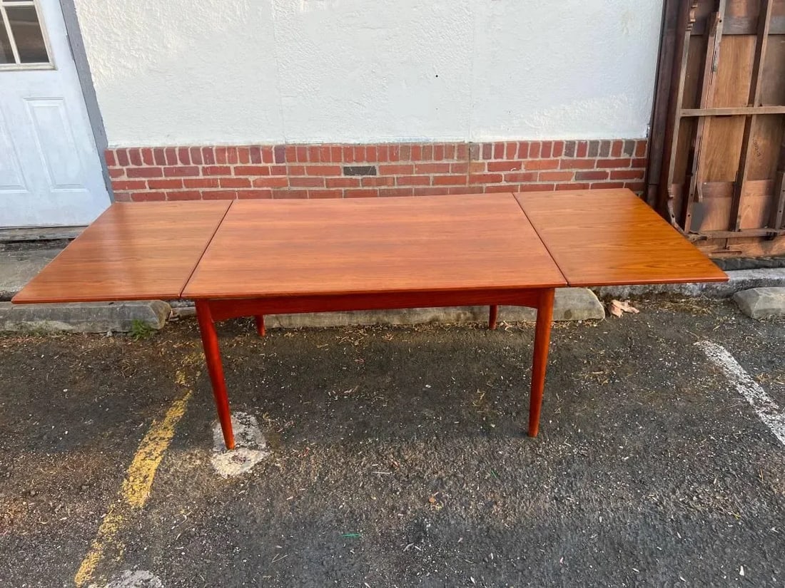 Mid Century Danish Teak Pull Out Dining Table. In the Manner of Ib Kofod Larsen. (1960s) - 7