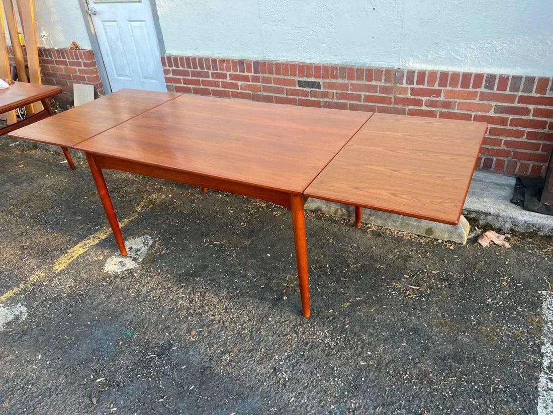 Mid Century Danish Teak Pull Out Dining Table. In the Manner of Ib Kofod Larsen. (1960s) - 8