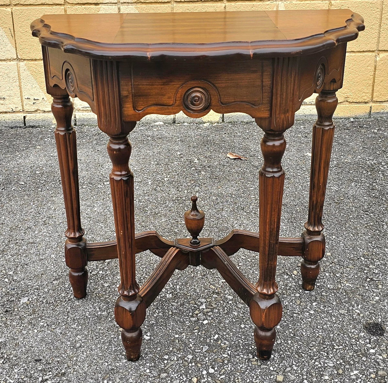 Early 20th Century Edwardian Carved Walnut Stretcher Console Table, Circa 1920s - 4