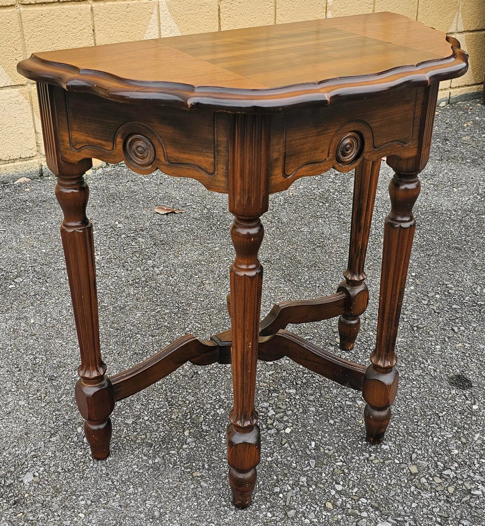 Early 20th Century Edwardian Carved Walnut Stretcher Console Table, Circa 1920s - 5