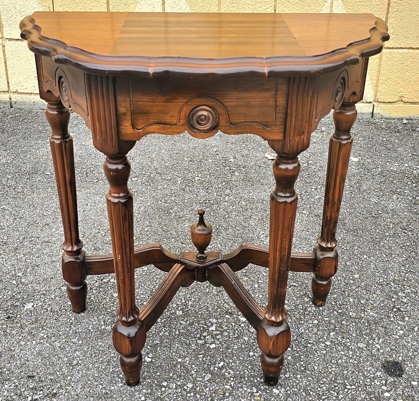 Early 20th Century Edwardian Carved Walnut Stretcher Console Table, Circa 1920s - 6
