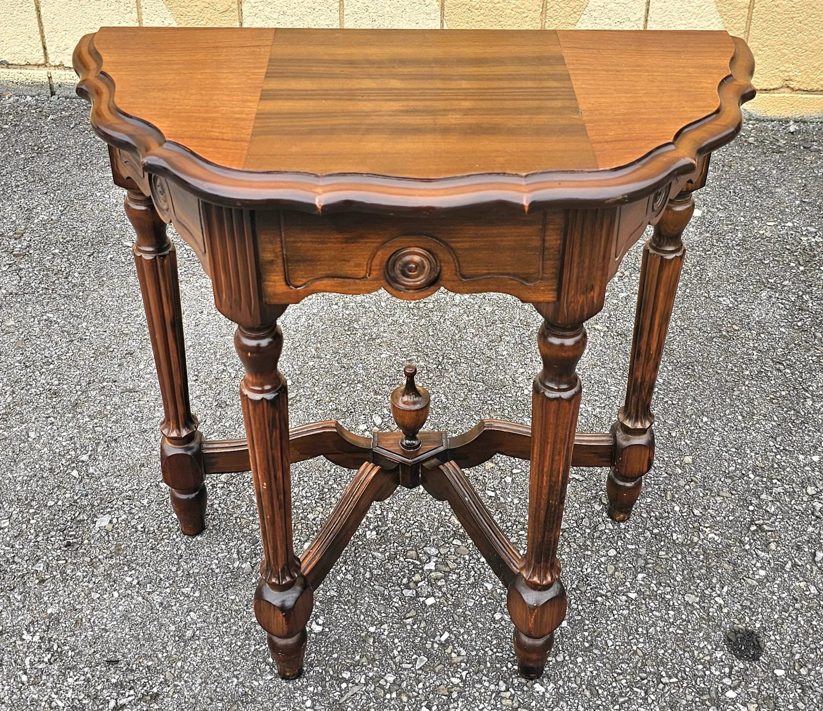 Early 20th Century Edwardian Carved Walnut Stretcher Console Table, Circa 1920s - 7
