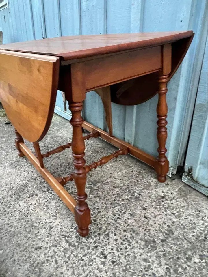 Antique Gate Legs Drop Leaf Dining Table. - 2