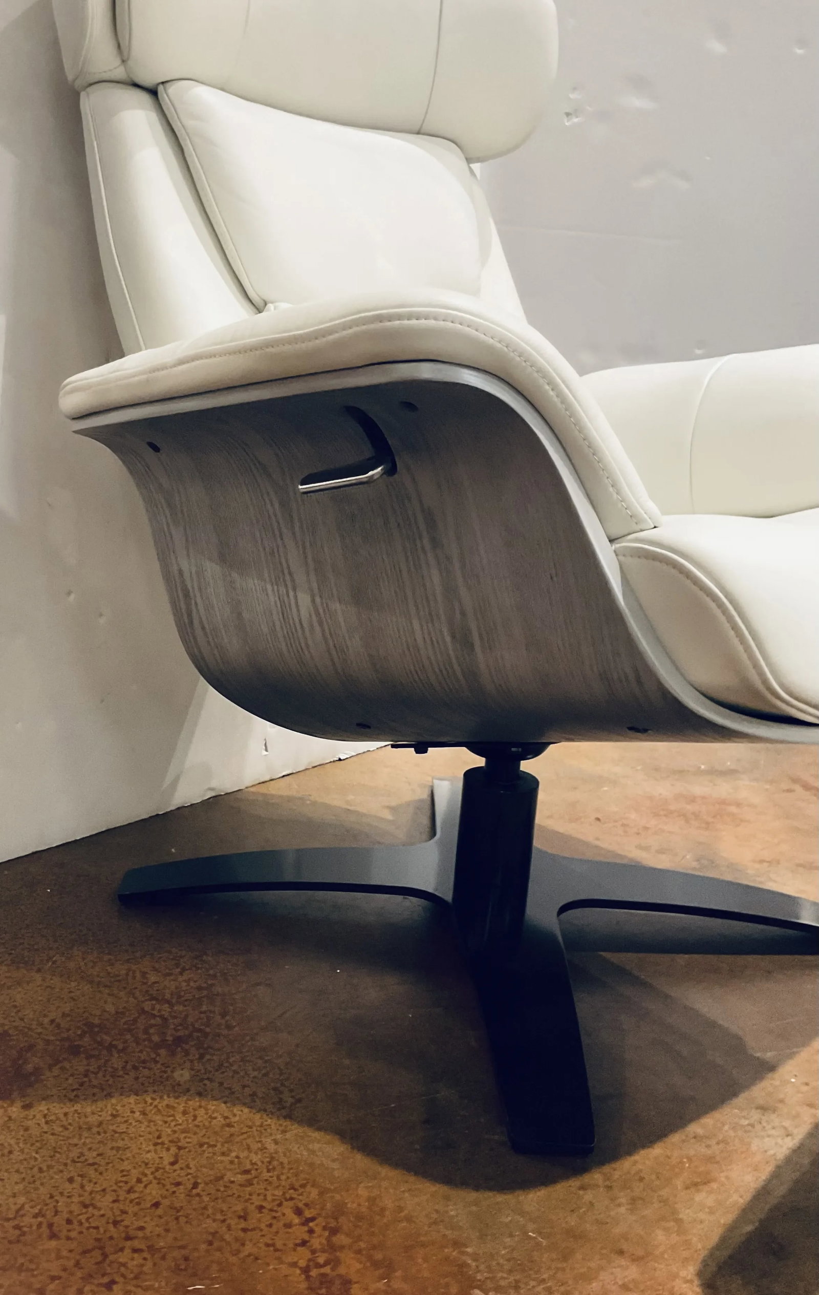 Mod Eames Style Italian White Leather Lounge Chair and Ottoman - 5