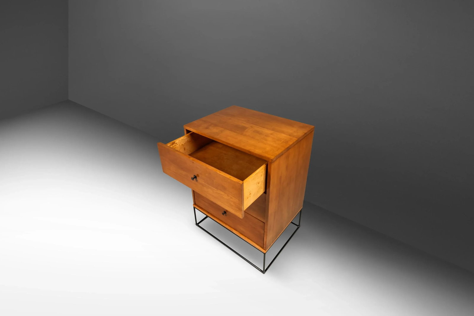 Mid-Century Modern 3-Drawer Dresser / Cabinet in Maple W/ Iron Base by Paul McCobb for Planner Group - 2