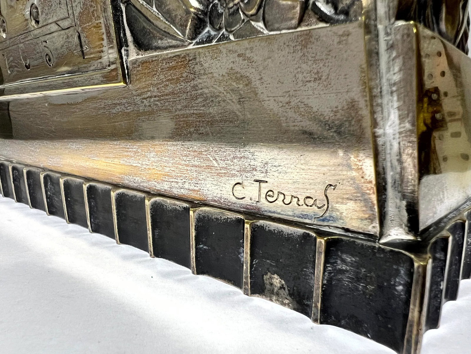 French Art Deco Silvered Bronze Mantel Clock by C. Terras, 1925 - 6