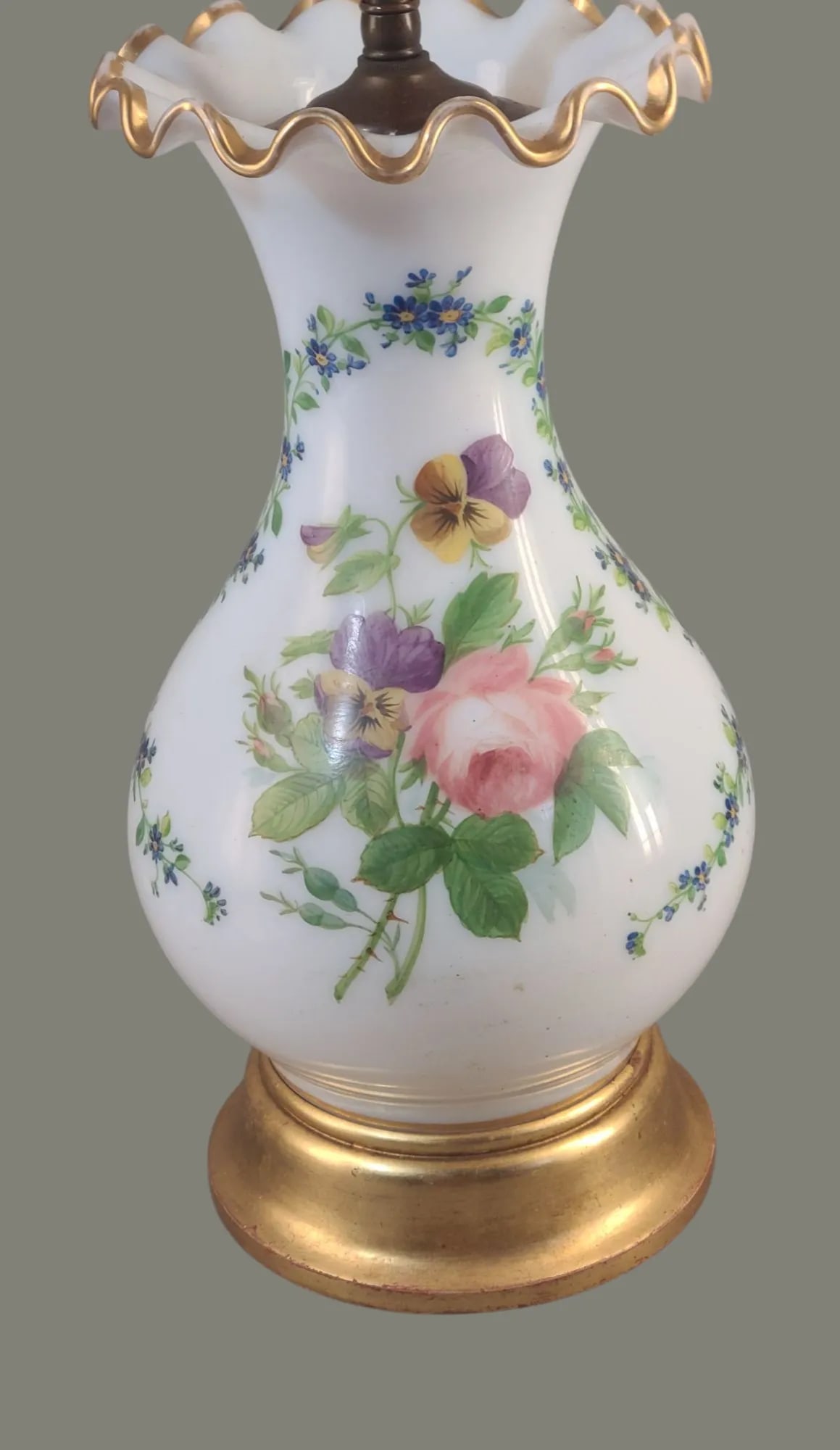 Vintage Hand Painted Romantic Roses Pansies Opaline Fenton Glass Ruffled Top Table Lamp - 2