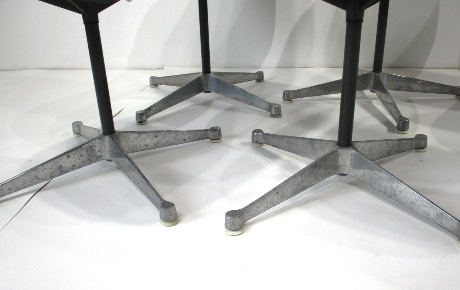 6 Eames Aluminum Group Swiveling Dining Chairs for Herman Miller - 10
