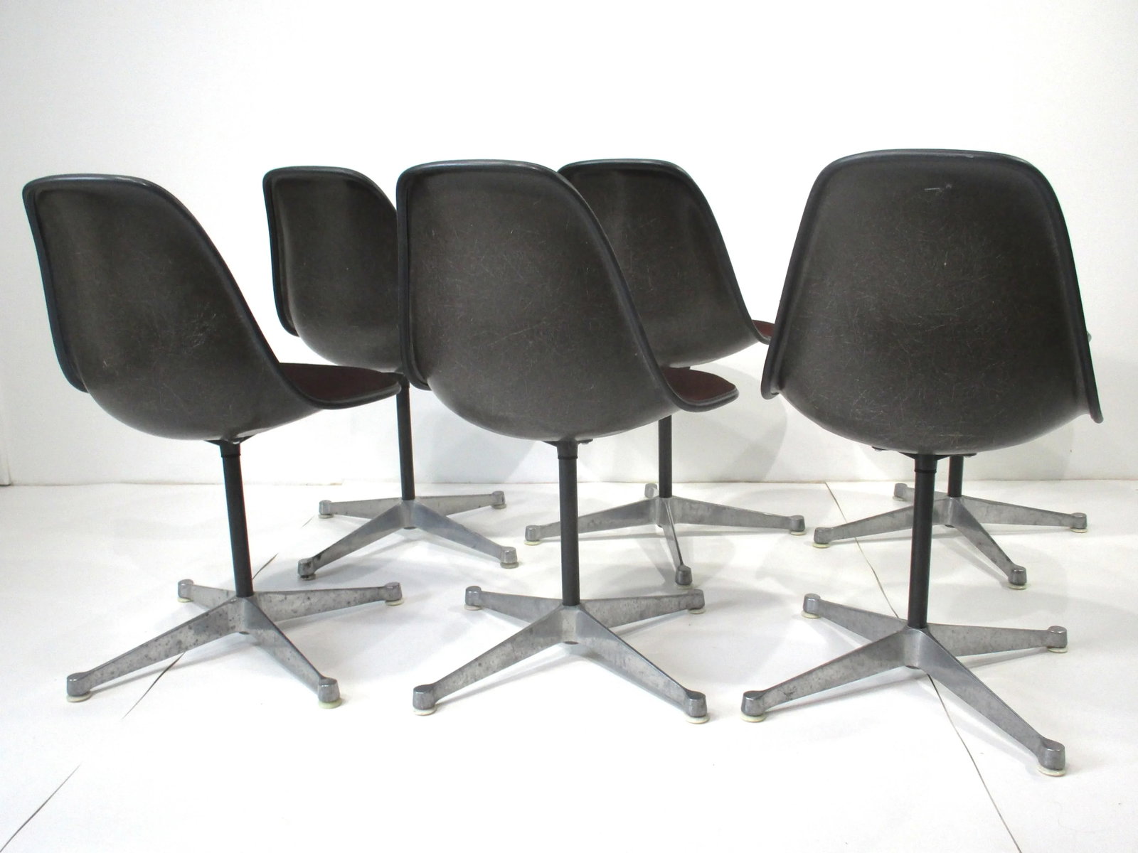 6 Eames Aluminum Group Swiveling Dining Chairs for Herman Miller - 3