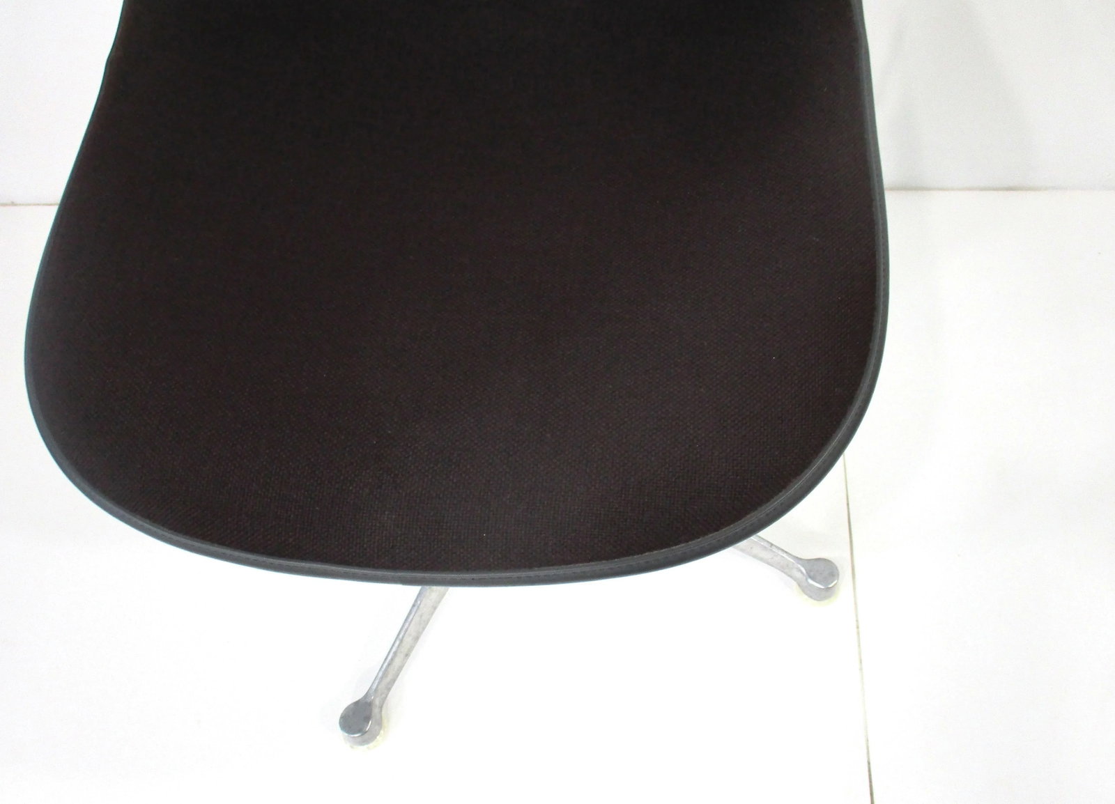 6 Eames Aluminum Group Swiveling Dining Chairs for Herman Miller - 8