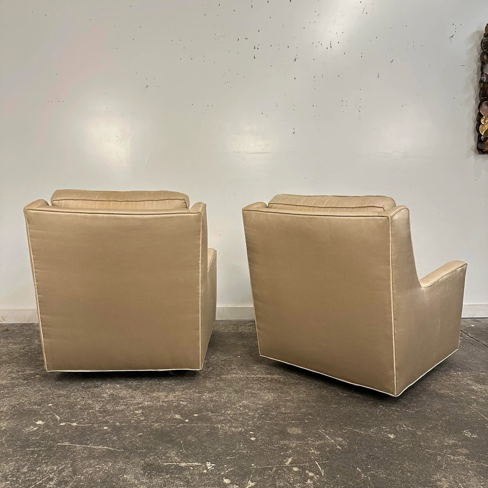 Pair of Milo Baughman Lounge Chairs on Casters - 3