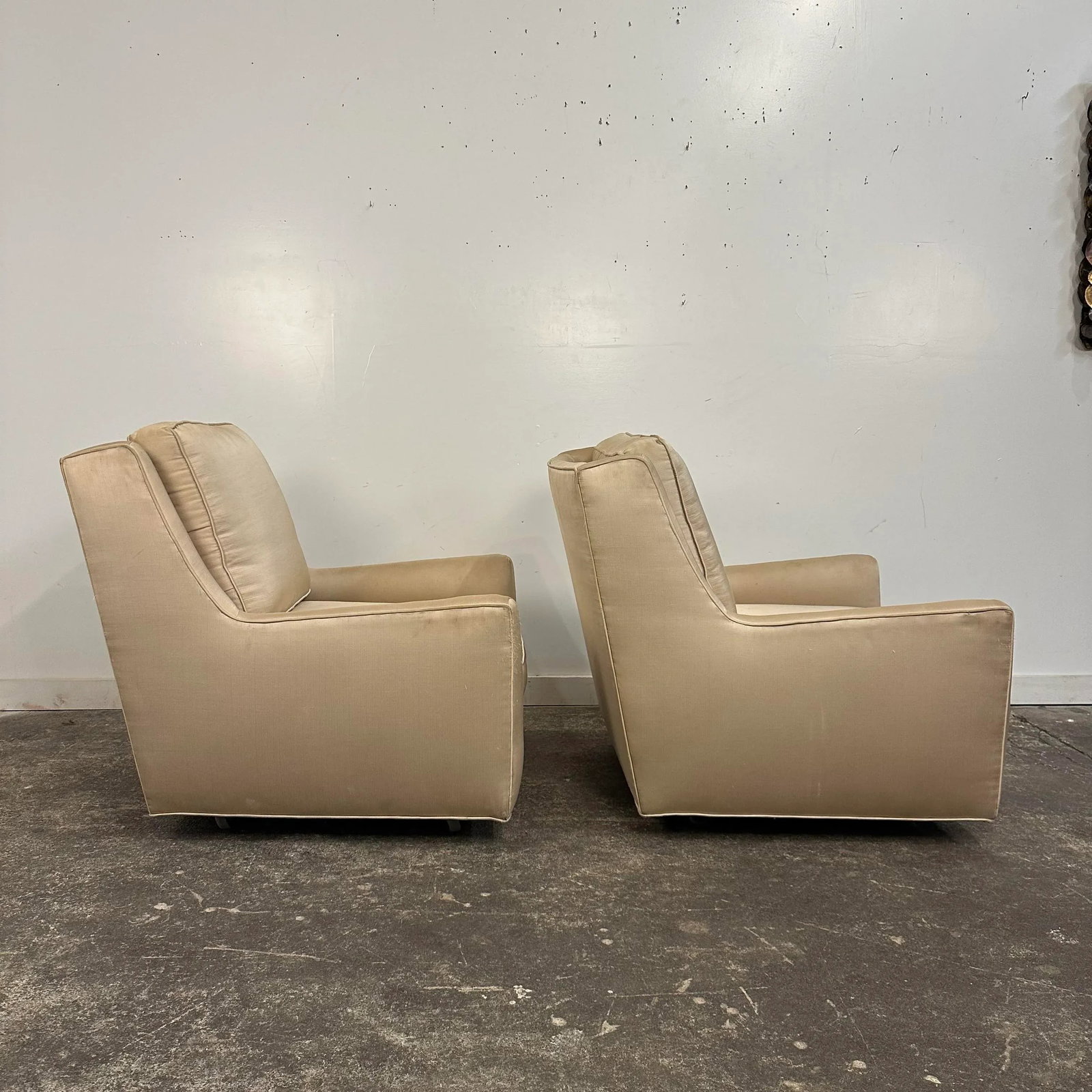 Pair of Milo Baughman Lounge Chairs on Casters - 4