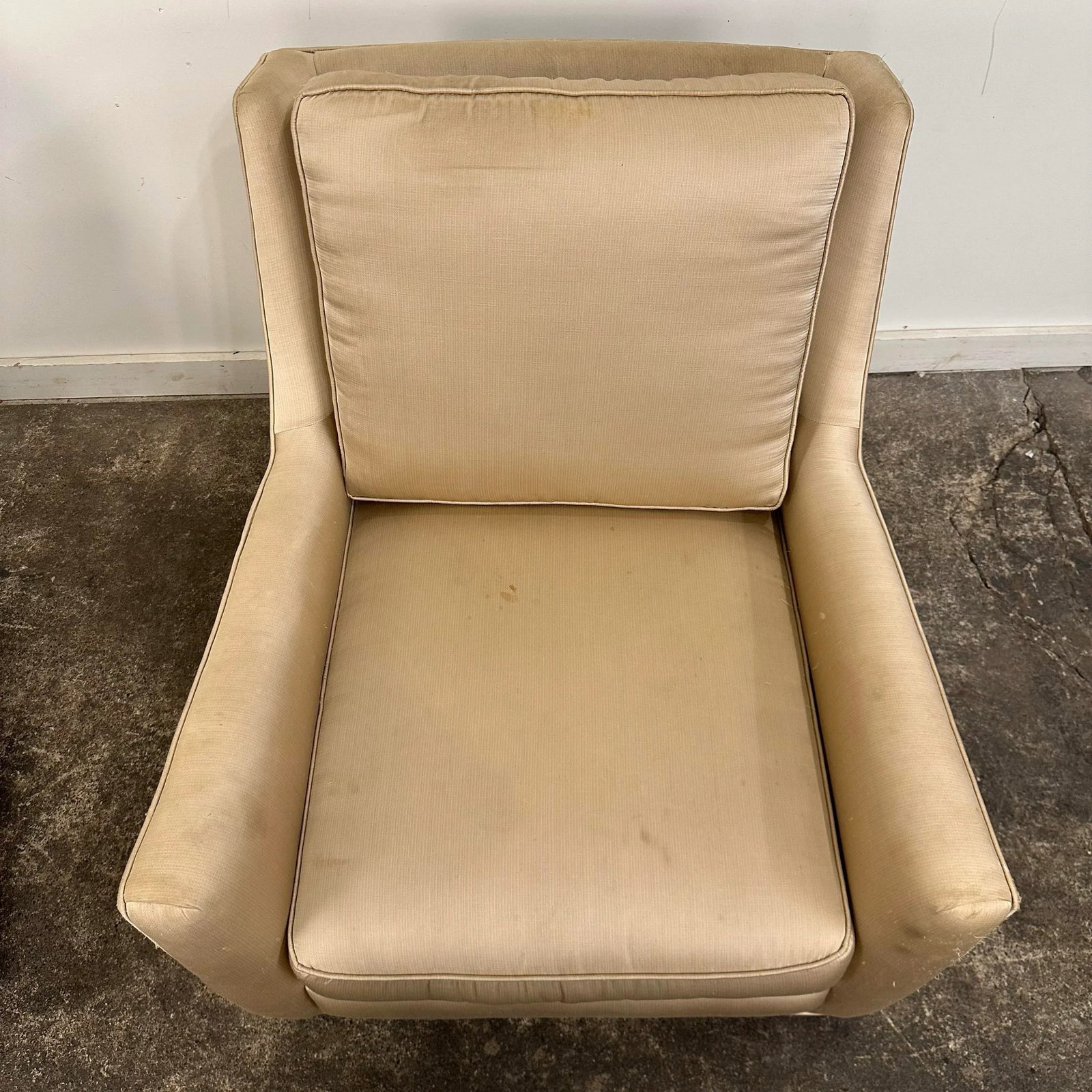 Pair of Milo Baughman Lounge Chairs on Casters - 5