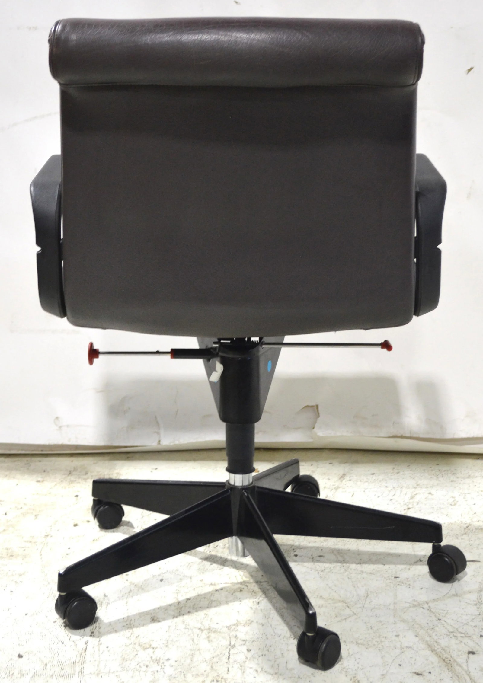 Knoll Richard Sapper Leather Executive Chair - 3