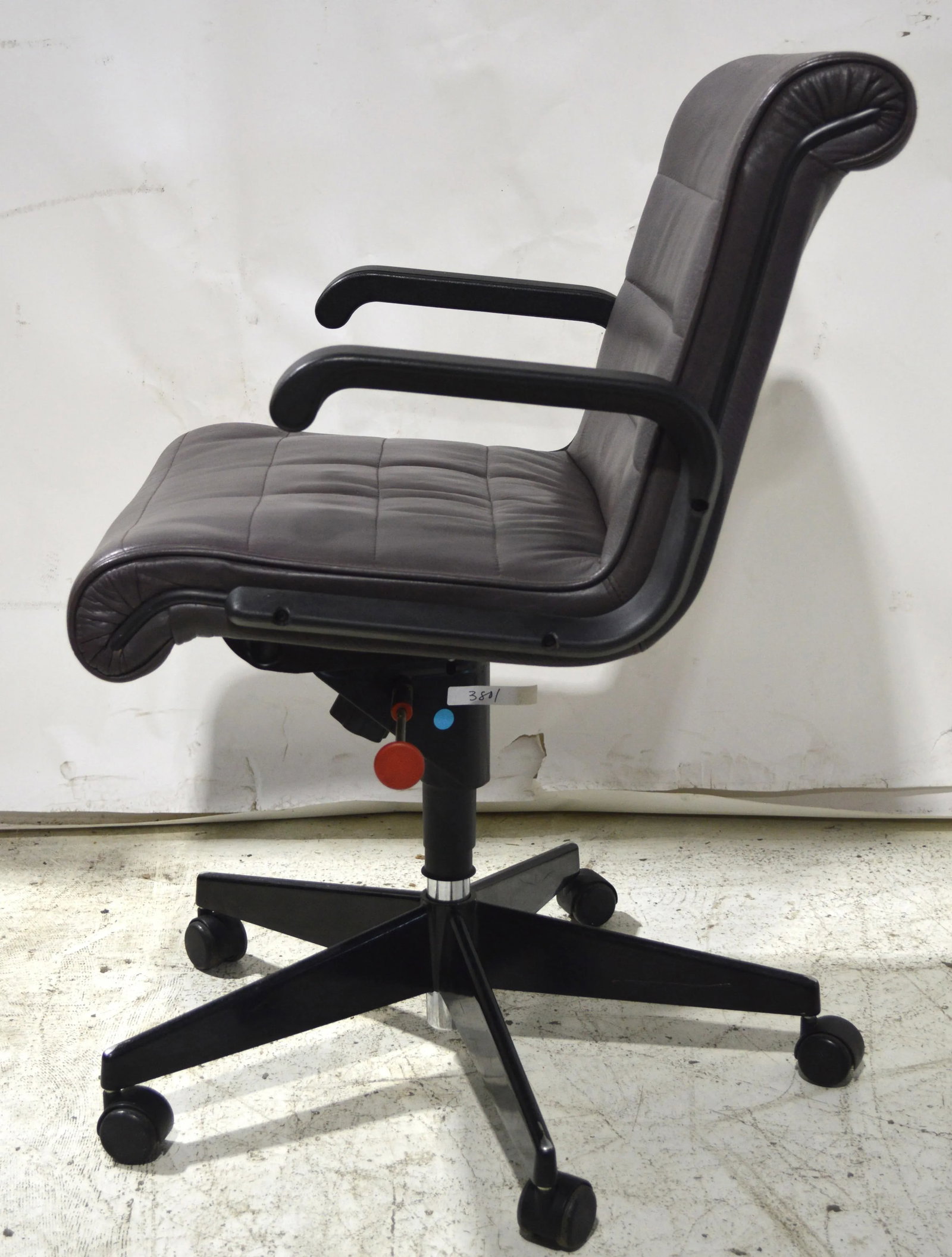 Knoll Richard Sapper Leather Executive Chair - 4