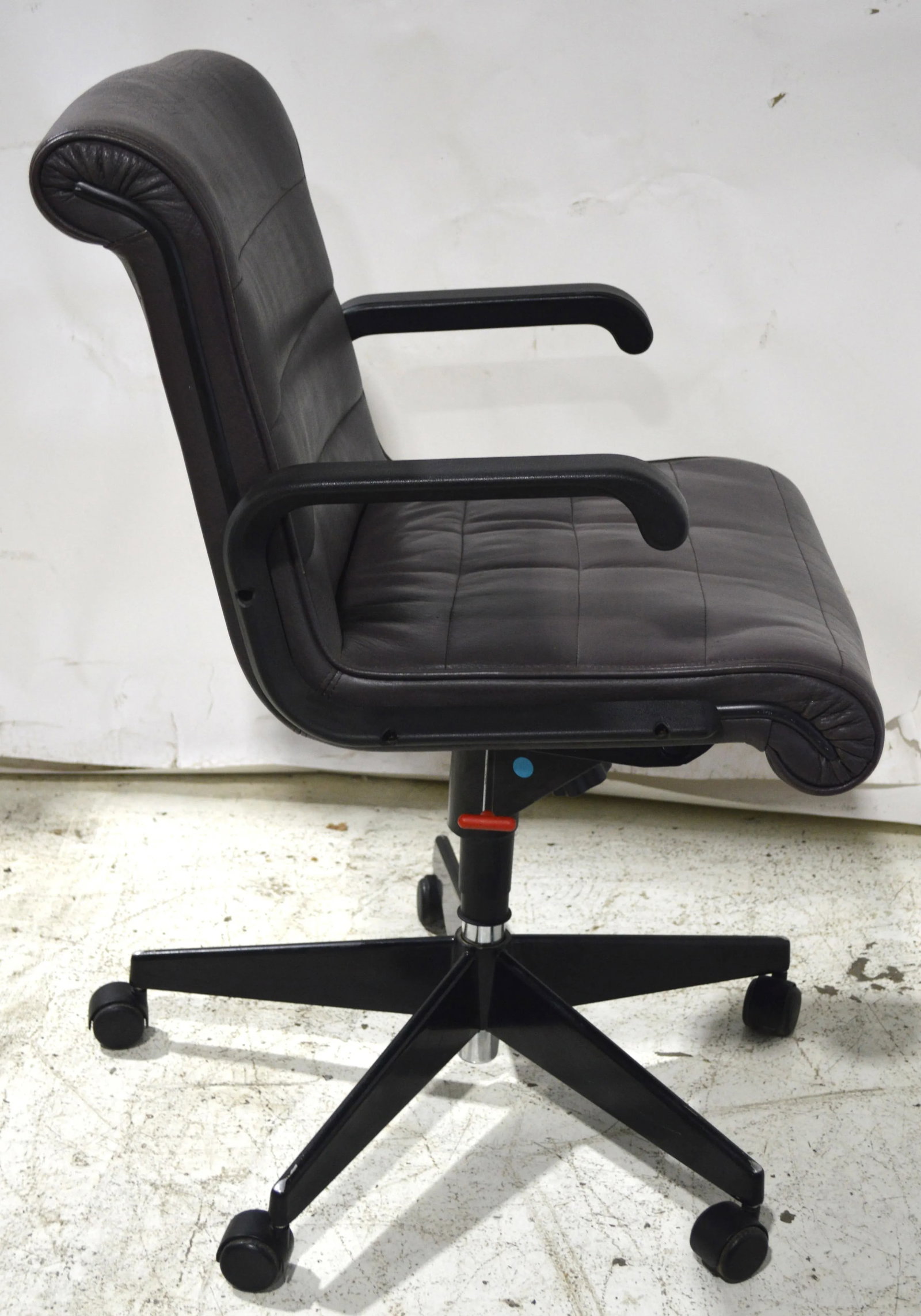 Knoll Richard Sapper Leather Executive Chair - 5
