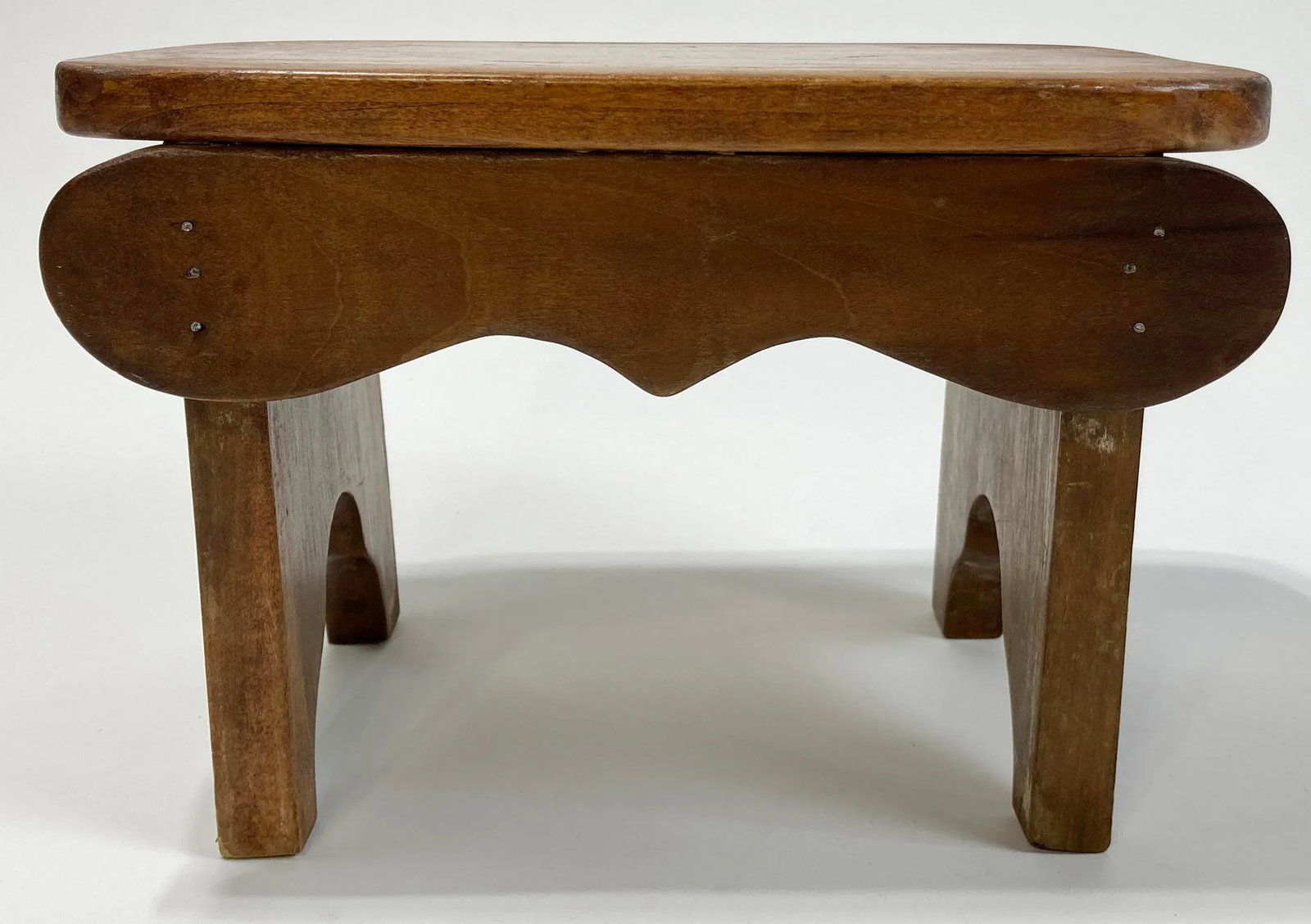 Vintage Primitive Wood Cricket Stool With Scalloped Apron - 2