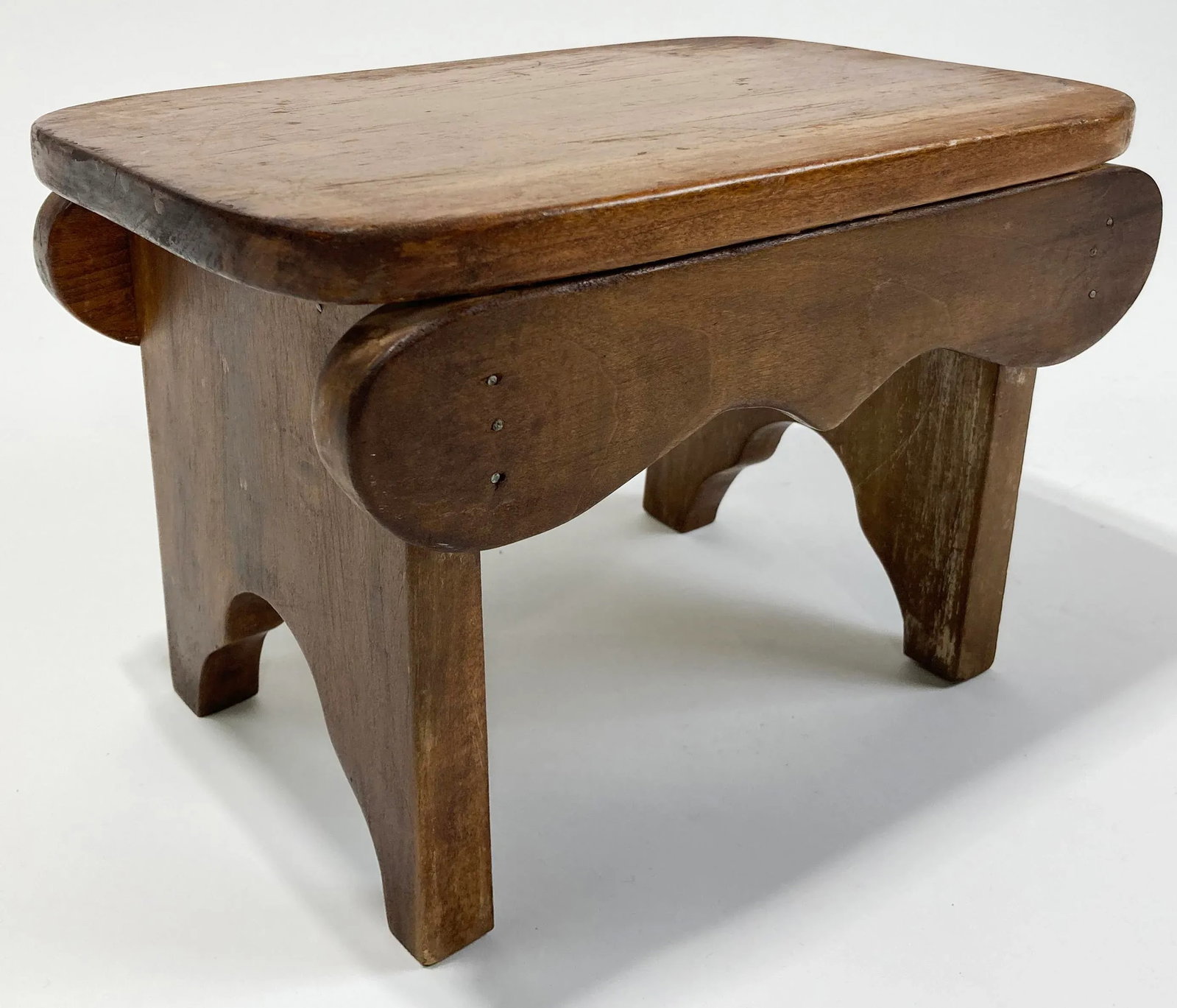 Vintage Primitive Wood Cricket Stool With Scalloped Apron - 3