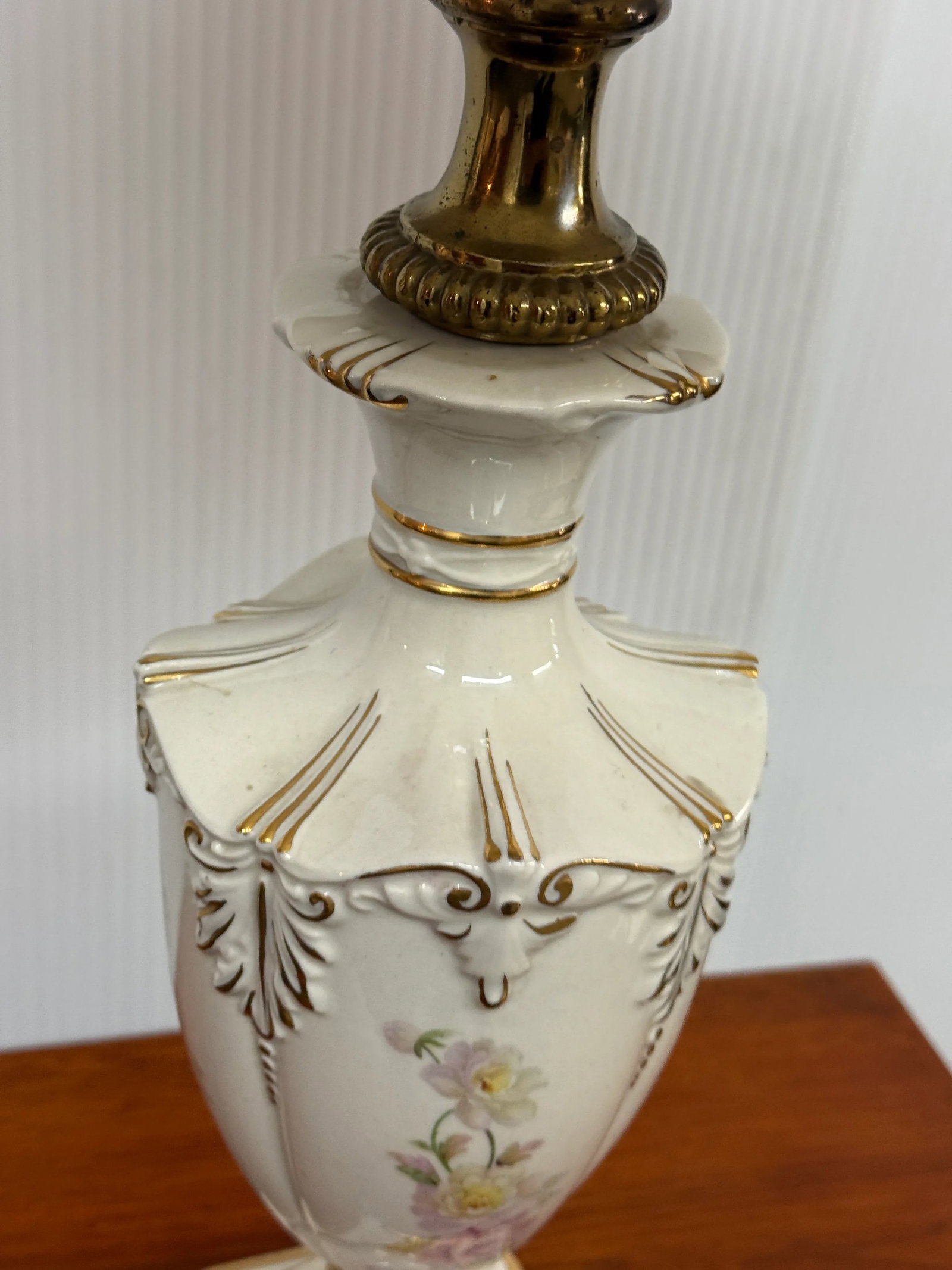 Vintage Chelsea House Jardiniere Porcelain Table Lamp - 2