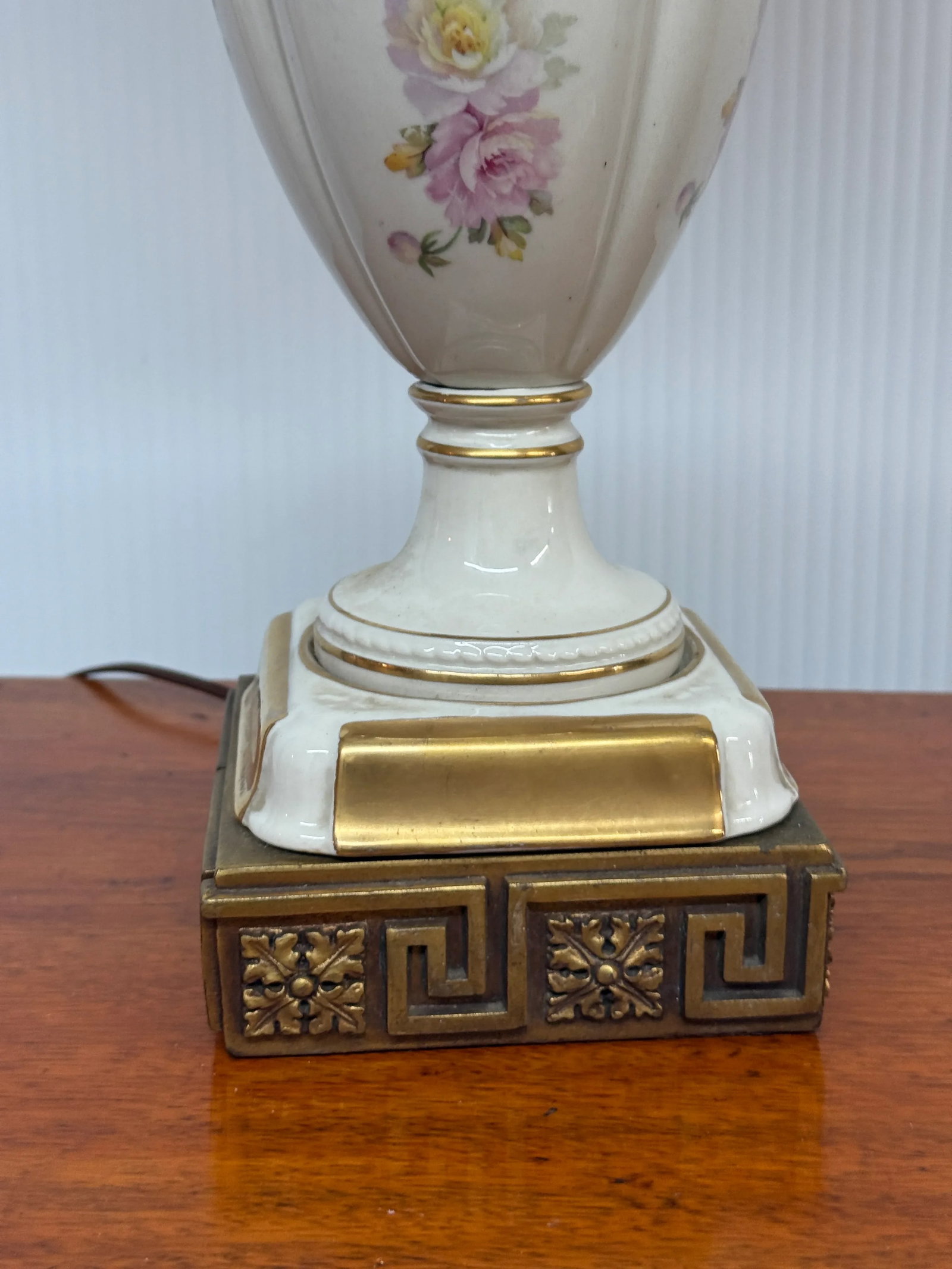 Vintage Chelsea House Jardiniere Porcelain Table Lamp - 4